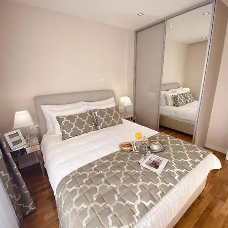 Apartment Tiffany Lux *