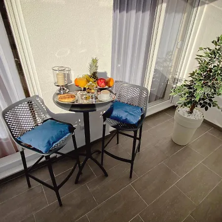 Apartment Tiffany Lux *