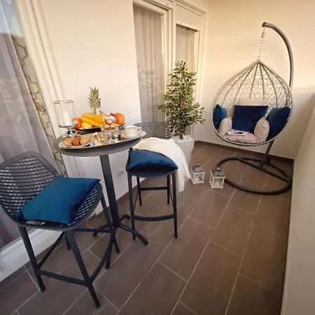 Apartment Tiffany Lux *