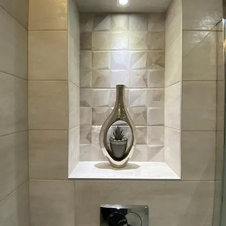 Apartment Tiffany Lux *